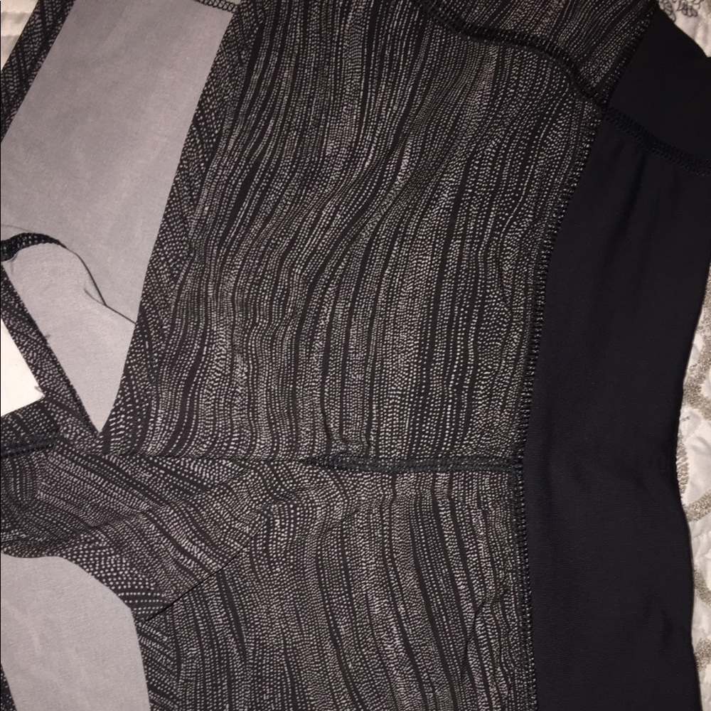 NWT lululemon Speed Shorts in black/grey waves 2